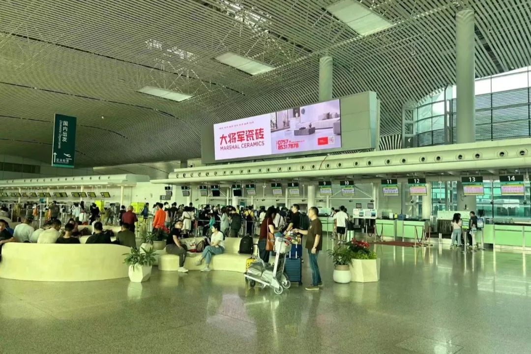 全速前进丨bob官方体育
机场&高铁广告再登广东，开启黄金广告位的“霸屏模式”！(图6)